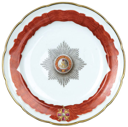 Тарелка из Александровского сервиза. Завод Гарднера. 1778-1780 гг. Тарелка из Александровского сервиза. Завод Гарднера. 1778-1780 гг.