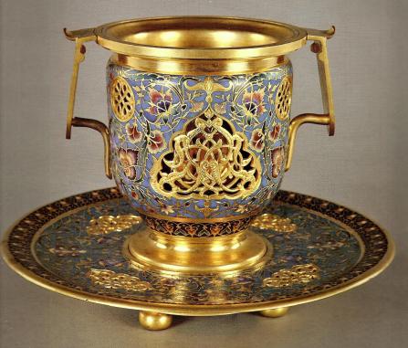 Ваза на подставке. Фабрика Ф. Барбедьена. Париж. 1860-1870-е гг Ваза на подставке. Фабрика Ф. Барбедьена. Париж. 1860-1870-е гг