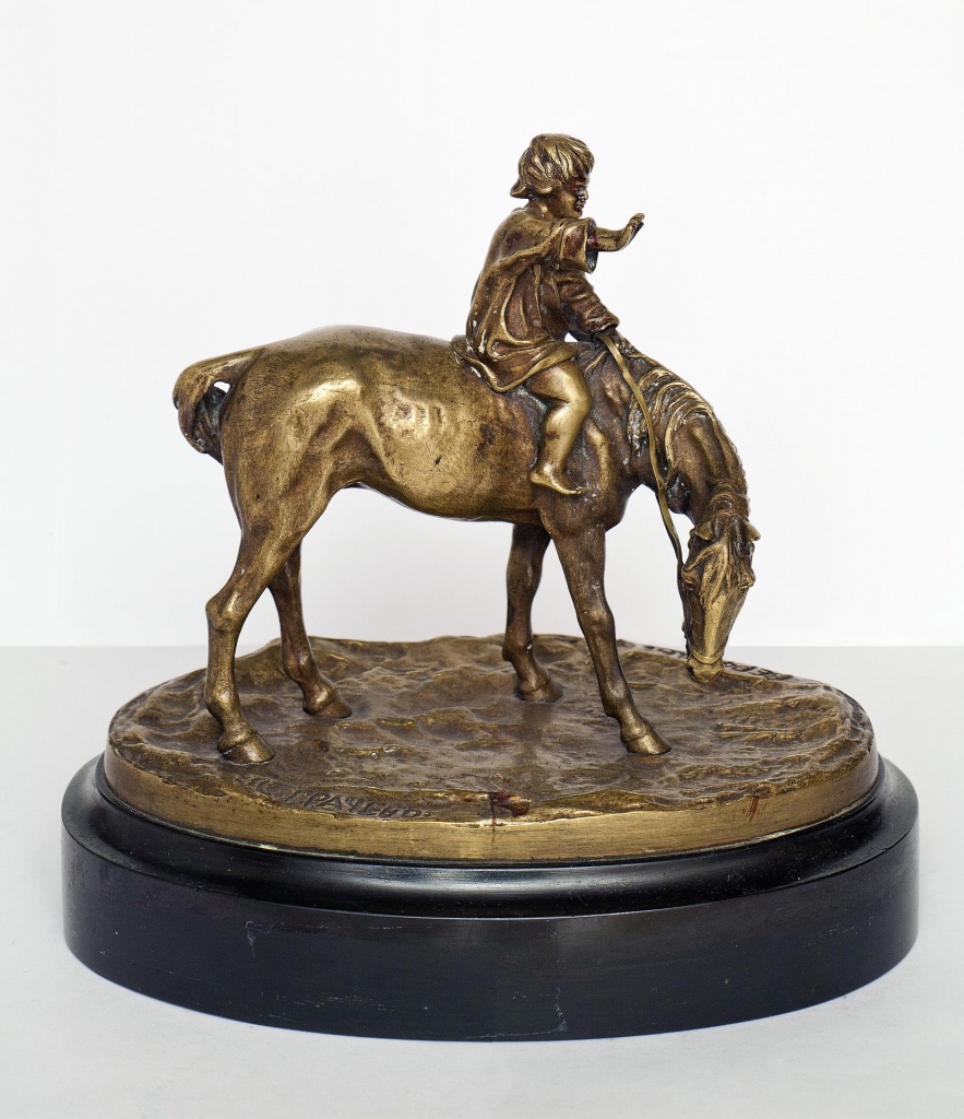 Фигурка мальчика на лошади. В.Я. Грачев. Завод К. Верфеля. 1870-е гг. Фигурка мальчика на лошади. В.Я. Грачев. Завод К. Верфеля. 1870-е гг.