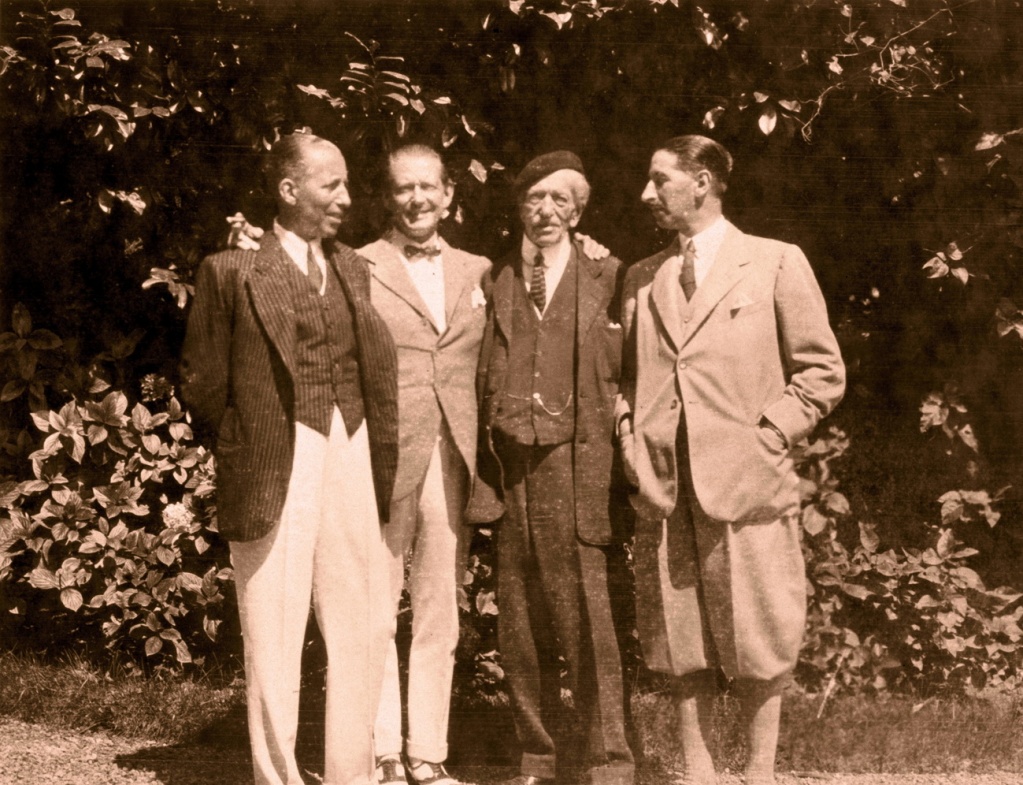 Основатель фабрики со своими сыновьями Луи, Пьером и Жаком Картье