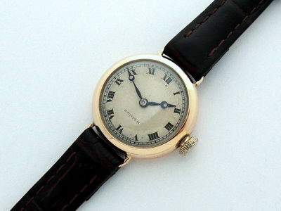 Дамские часы Zenith с золотым корпусом. Около 1930-х гг. Дамские часы Zenith с золотым корпусом. Около 1930-х гг.