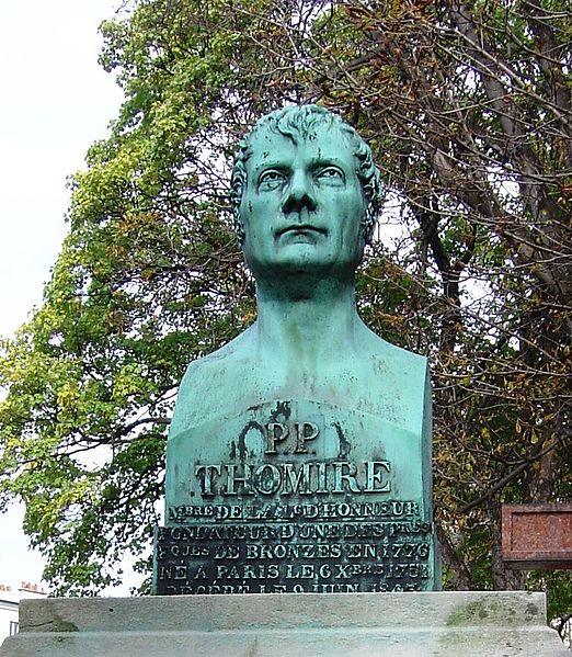 Бюст Пьера-Филиппа Томира (1751- 1843). Фото сделано в 2010 г. Бюст Пьера-Филиппа Томира (1751- 1843). Фото сделано в 2010 г.