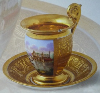 Чашка с блюдцем с изображением пейзажа. Фабрика Попова. 1820-1830-е гг. 