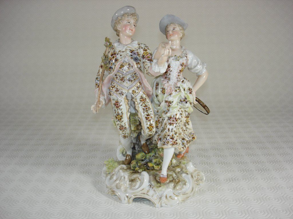 1877–1894 гг. Эта «Пара танцоров», при нескольких сколах и небольшой трещине, была продана с аукциона за $570
