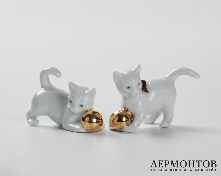 Статуэтка «Котёнок с золотым мячом». Фарфор, Metzler & Ortloff, Германия, 1950–1970-е годы