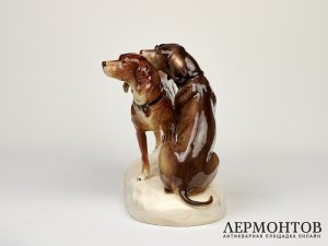 Статуэтка «Охотничьи собаки». Фарфор, Royal Dux, Чехословакия, 1938–1945 годы