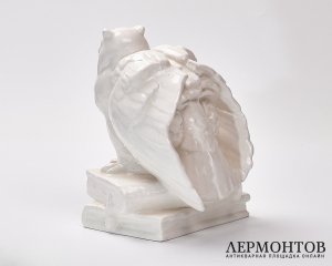Статуэтка «Сова на книгах». Керамика, вероятно Bechyně, Чехословакия, 1930-е годы