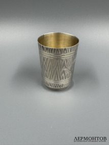Стопка с декором тромплей. Серебро 84 пробы, И. Салтыков, Россия, 1899–1908 годы