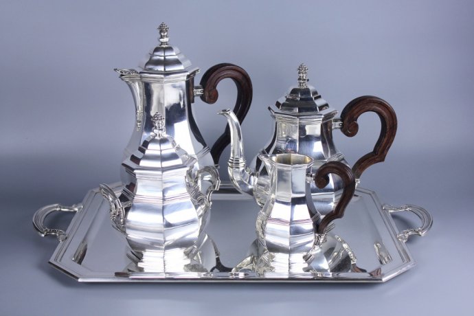 Чайно-кофейный сервиз на подносе в стиле ар деко. Серебро 830. Бельгия, 1920-е.