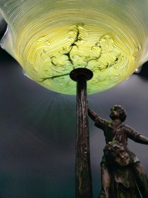 Ваза для фруктов с фигурами мальчиков. Шпиатр, стекло, перламутр, Европа, конец 19 века