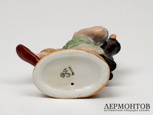 Статуэтка «Путешественник», серия Bertram. Фарфор, Wagner & Apel, Германия, 1930–1940 годы