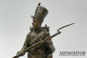 Скульптура Наполеон Бoнaпаpт и coлдaт. Франция, скульптор Gechter, 19 век. Бронза. 