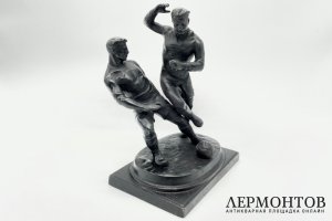 Скульптурная композиция Футболисты. СССР, Касли, А. В. Чиркин, 1960 год. Чугун.