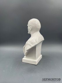 Бюст В. И. Ленина. Фарфор, ЛФЗ, скульпторы В. Я. Боголюбов и В. И. Ингал, СССР, 1950-е годы