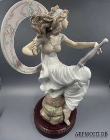 Статуэтка «Девушка с арфой». Фарфор, роспись, Lladro, Испания