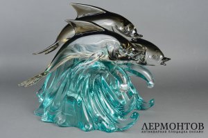 Скульптура Дельфины на гребне волны. Зап. Европа, сер. 20 в., A. Boodrul. Стекло.
