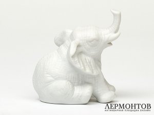 Статуэтка «Сидящий слоненок». Фарфор, Rosenthal, Германия, XX век