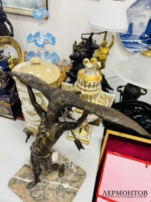 Скульптура «Юноша спасает орла». Бронза, Франция, конец 19 века