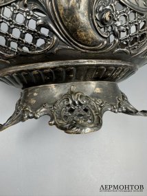 Ваза для фруктов с ручками-дельфинами. Серебро, чеканка, Западная Европа, конец 19 века