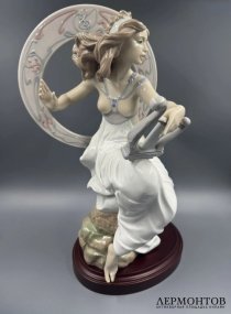 Статуэтка «Девушка с арфой». Фарфор, роспись, Lladro, Испания