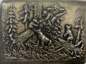 Портсигар «Утро в сосновом лесу». Серебро 84 пробы, П. Американцев, Россия, 1908–1917 годы