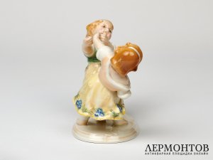 Статуэтка «Танцующие девочки». Фарфор, Karl Ens, Германия, 1919–1940 годы