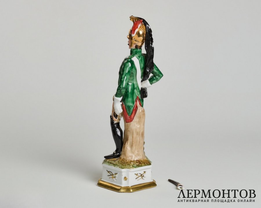 Статуэтка «Драгун». Фарфор, Di Pietro, Capodimonte, Италия, вторая половина XX века