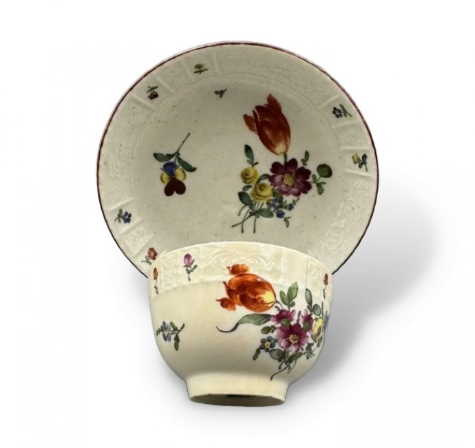 Кофейная пара с цветочным букетом. Фарфор, роспись, Ludwigsburg, Германия, 1770-е годы