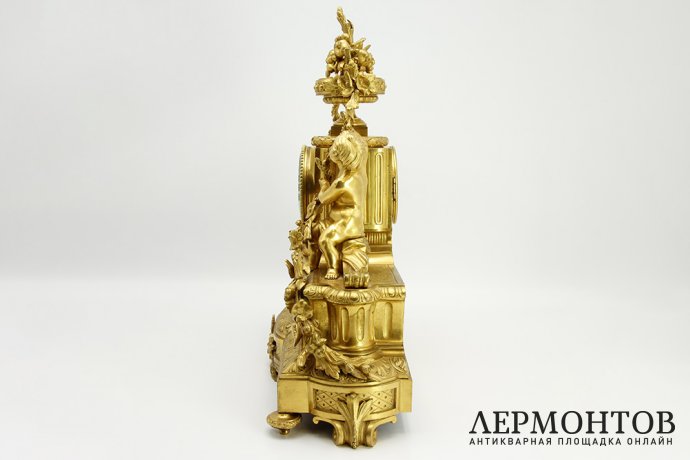 Часы каминные Путти с гирляндами цветов. Бронза, фарфор. Франция, 1850-60е гг.