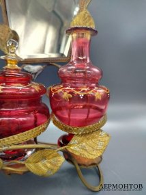 Дамский туалетный набор: пудреница, флаконы, зеркало. Рубиновое стекло, бронза, Россия, 19 век