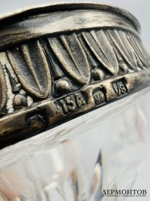 Фигурная ваза-ладья с орнаментальным фризом. Серебро 84 пробы, хрусталь, 15-я артель, Россия, 1908–1917 годы