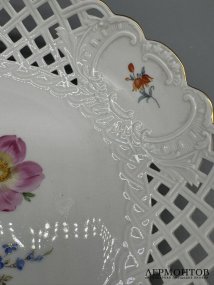 Блюдо с прорезным декором и цветами. Фарфор, роспись, Meissen, Германия, 20 век