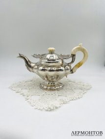 Чайник с цветочным декором. Серебро 84 пробы, кость, Россия, 1843 год