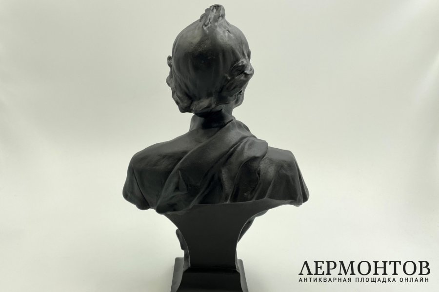 Бюст А. В. Суворов. Автор оригинальной модели Н. А. Теплов, модель 1960 года. Чугун.
