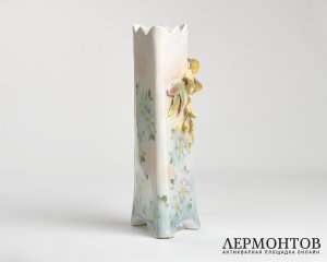 Ваза «Цветы». Фарфор, Австро-Венгрия, конец XIX – начало XX века
