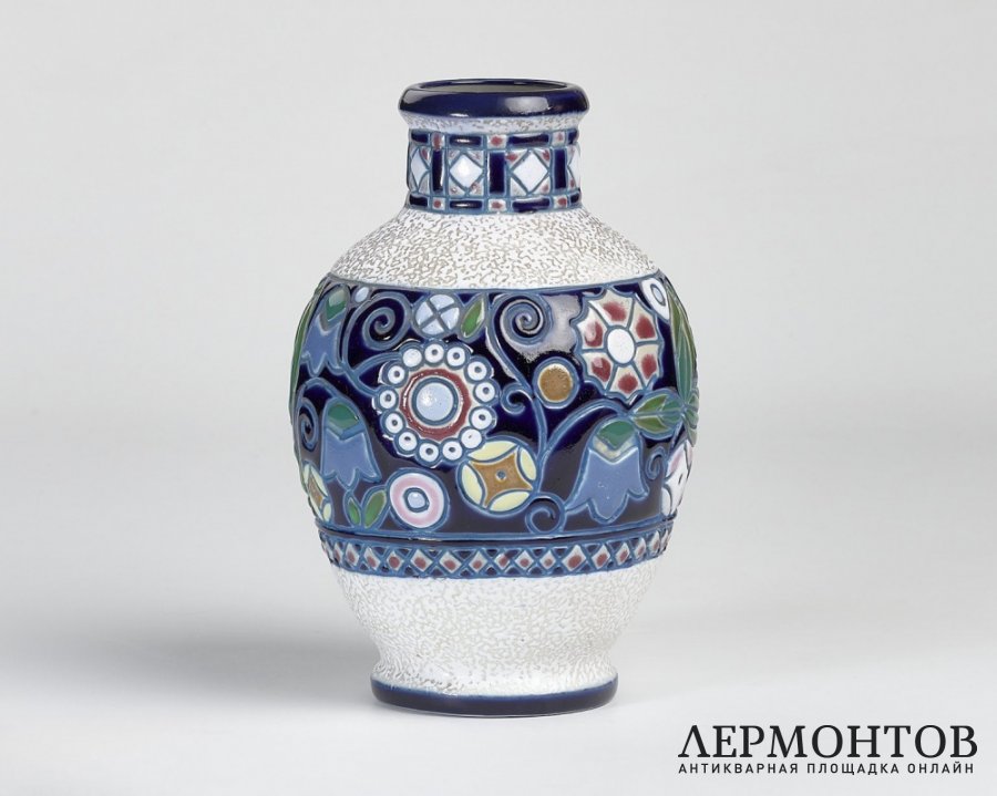 Ваза «Колокольчики». Фаянс, Amphora, Чехословакия, 1920-е годы
