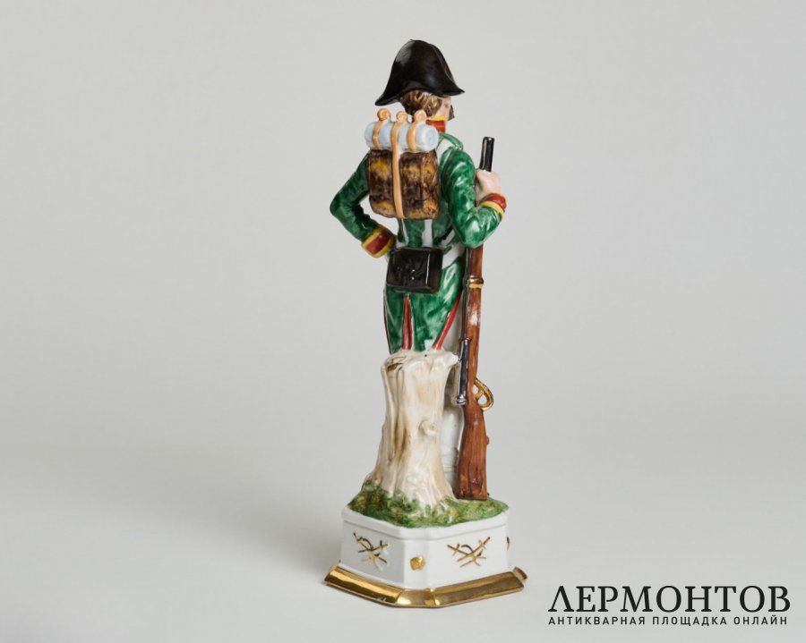 Статуэтка «Пехотинец». Фарфор, Capodimonte, Италия