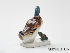 Статуэтка «Утка и лягушка». Фарфор, Royal Dux, Чехословакия