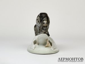 Статуэтка «Охота кошки на утку». Фарфор, Galluba & Hofmann, Германия, 1905–1937 годы