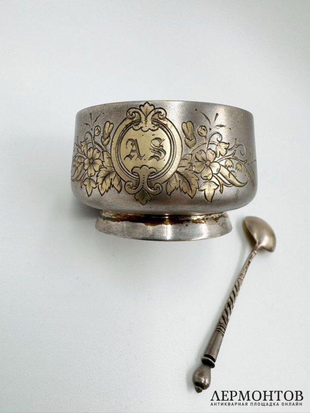 Солонка с ложечкой. Серебро 84 пробы, золочение, Г. Сбитнев, Россия, 1895 год