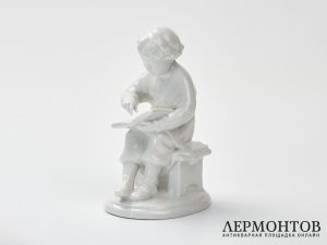 Статуэтка «Юный Ленин с книгой». Фарфор, ЛФЗ, СССР
