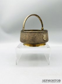 Сахарница с объёмным цветочным декором. Серебро 84 пробы, золочение, Г. Клингерт, Россия, 1889 год