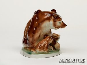 Статуэтка «Медведица с медвежатами». Фарфор, Lippelsdorf, Германия, 1951–1974 годы