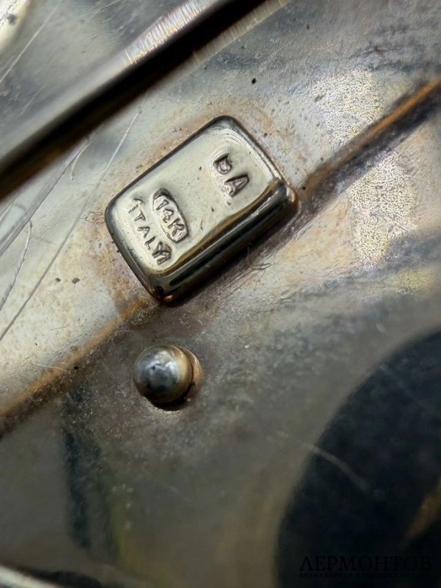 Брошь-булавка с профилем в стиле неоклассицизма. Золото 585 пробы, жемчуг, Италия