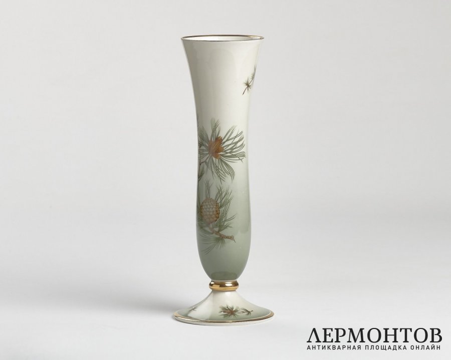 Ваза «Сосновая ветка». Фарфор, Rosenthal, Германия, 1940 год