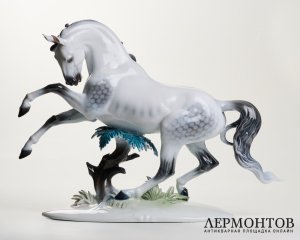 Статуэтка «Скачущий конь». Фарфор, Rosenthal, Германия, 1980 год
