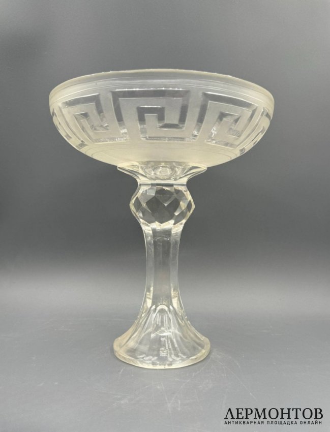 Ваза для конфет с меандром. Стекло, резьба, Западная Европа, начало 20 века