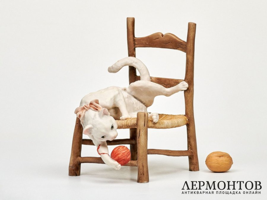 Статуэтка «Котёнок с клубком». Фарфор, Capodimonte, Италия, 1980-е годы