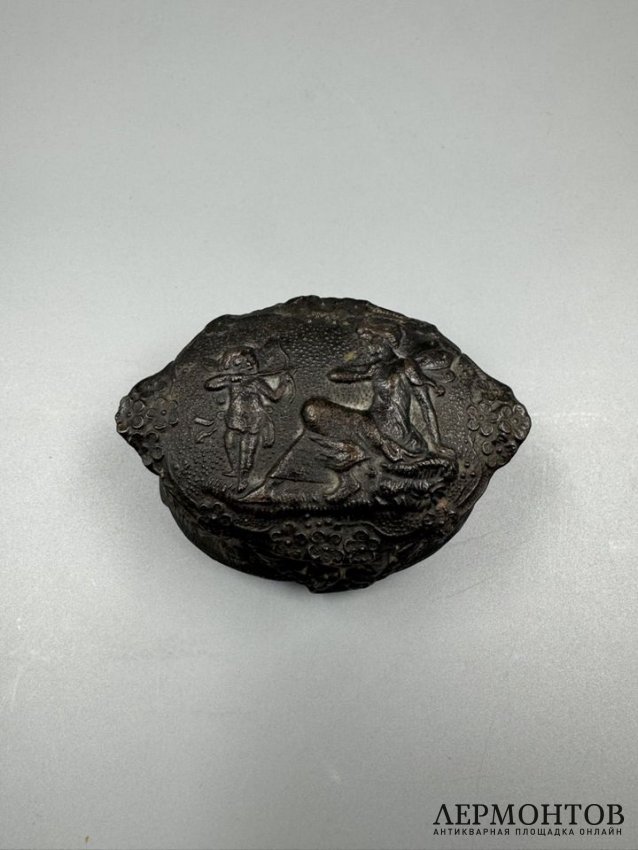 Шкатулка с мифологической сценой. Чугун, Каслинский завод, предположительно Россия, начало 20 века