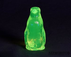Статуэтка «Пингвин». Урановое стекло, Чехословакия